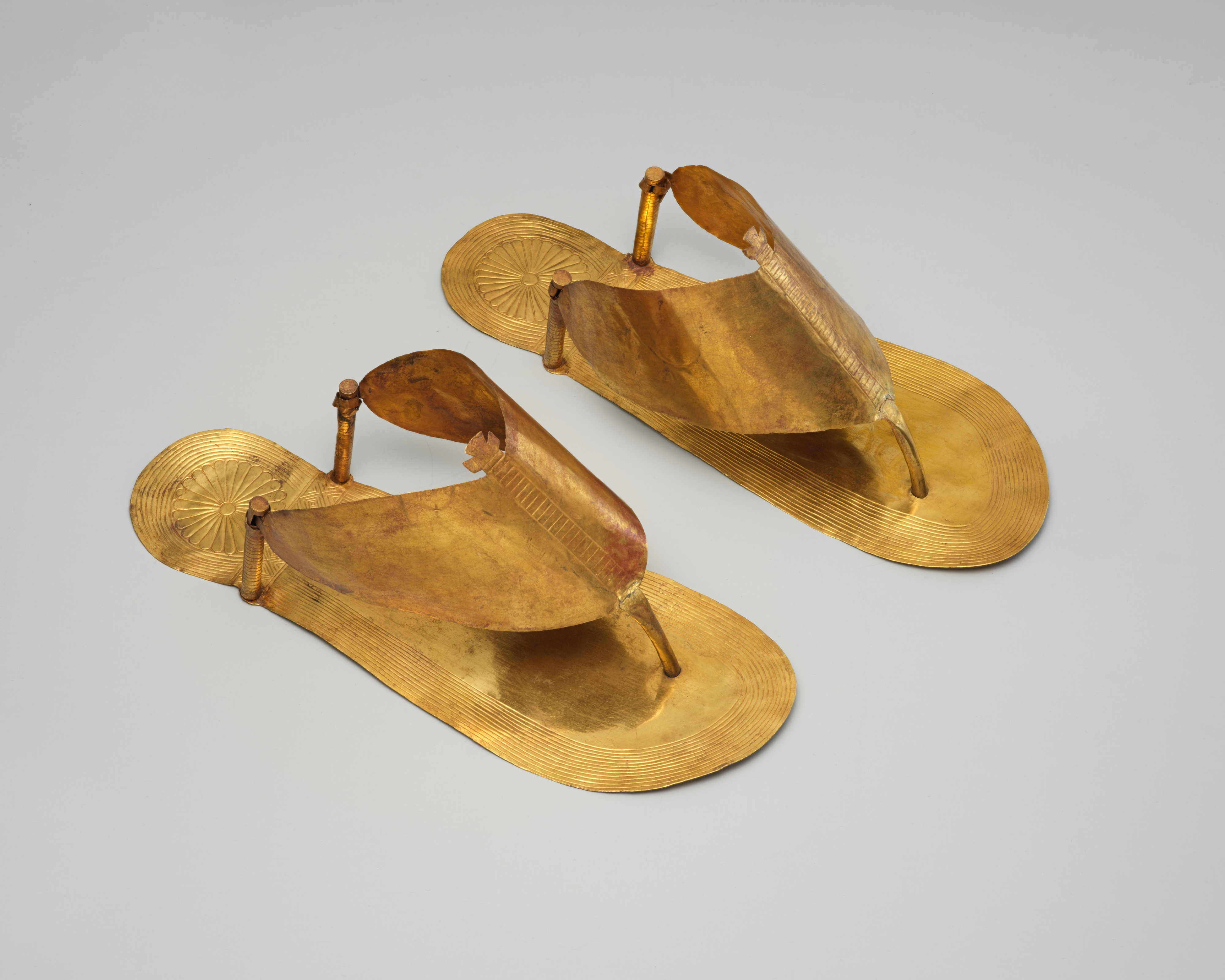 古埃及金拖鞋,约公元前 1479—前 1425 年|图源:The Metropolitan Museum of Art(CC0)