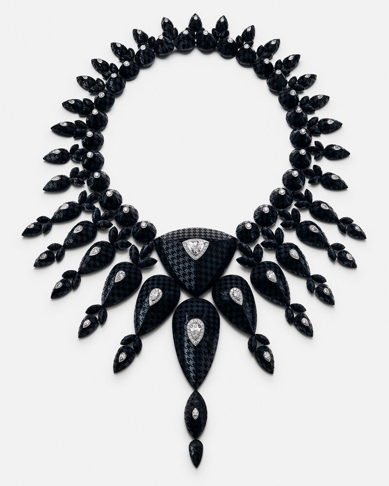 Human Being · Checkers|图源:Boucheron